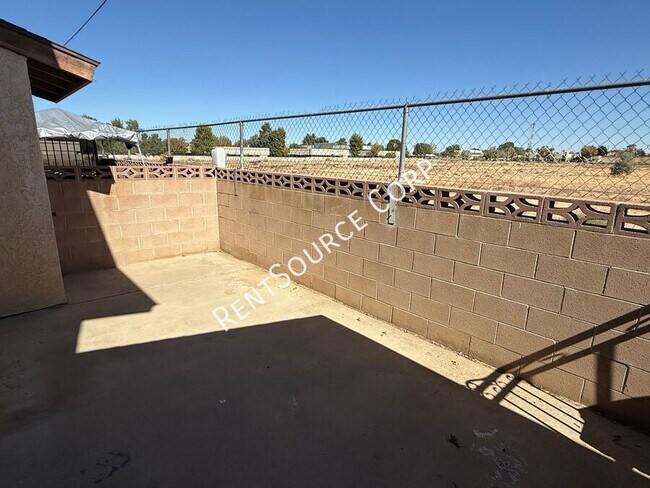 Building Photo - 1303 W Ave J 4