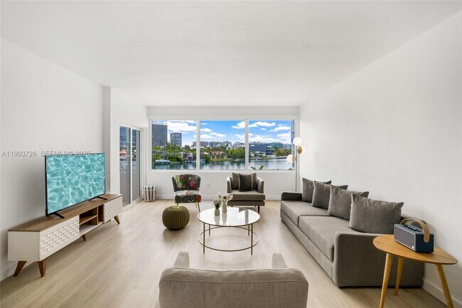 Building Photo - 9881 E Bay Harbor Dr