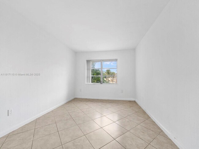Building Photo - 14034 SW 90th Ave