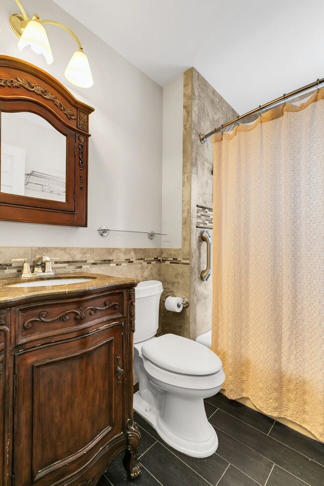 Building Photo - 11 Lakeside Ave