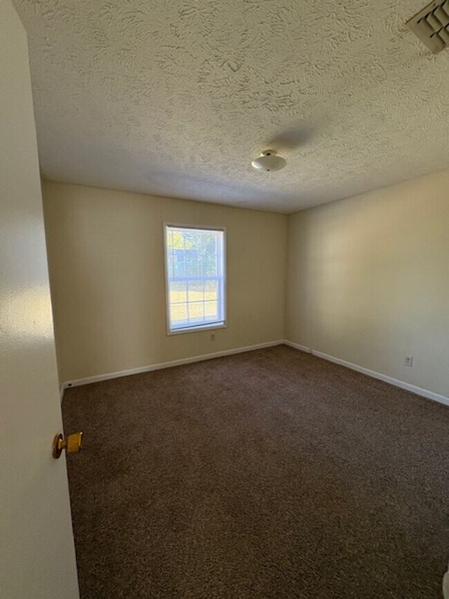 Building Photo - 3820 John Marshall Rd