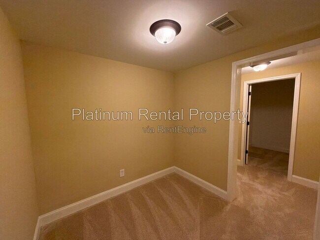 Building Photo - 8015 Wakehurst Pl