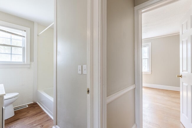 Building Photo - 119 Merrilat Ave