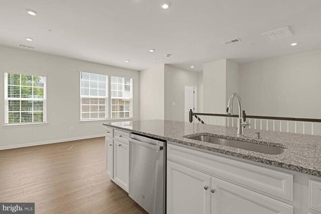 Building Photo - 4113 -B Chickadee Ct