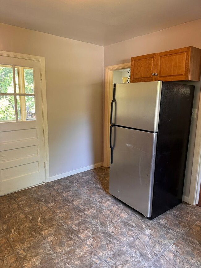 Building Photo - 3 Bedroom || 1 Bathroom Single Family Home