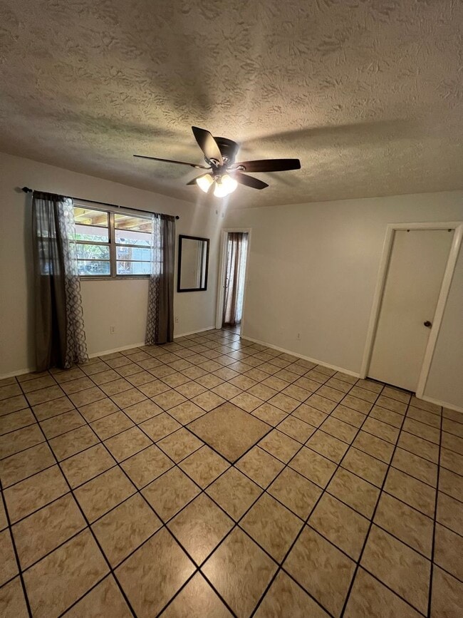 Building Photo - 3 BEDROOM 2 BATH CONVENIENTLY LOCATED WITH A TROPICAL OASIS IN THE BACK YARD!