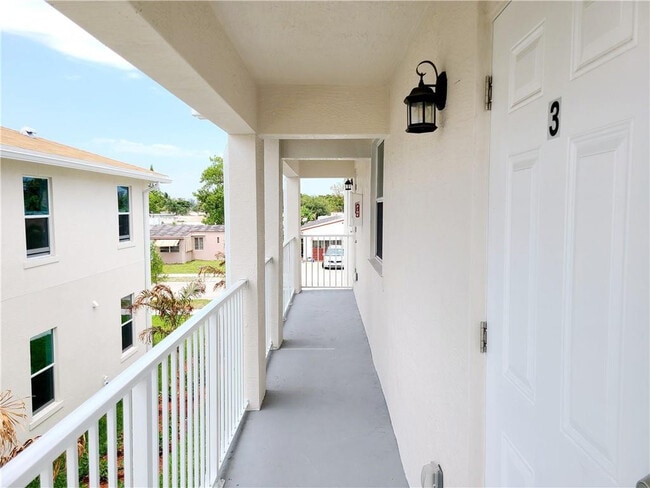 Building Photo - 2330 Taft St