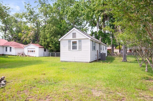 Building Photo - 2208 E 56th St