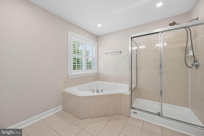Building Photo - 110 Bedrock Dr