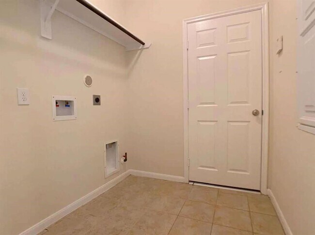 Building Photo - 27519 Gracefield Ln
