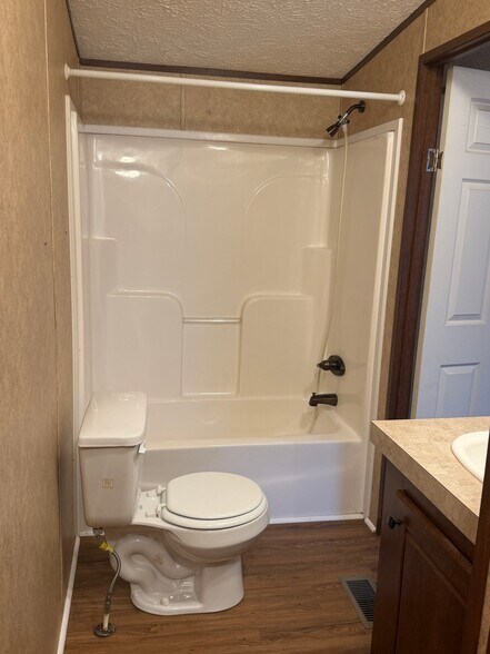Building Photo - 533 Lee Rd 57
