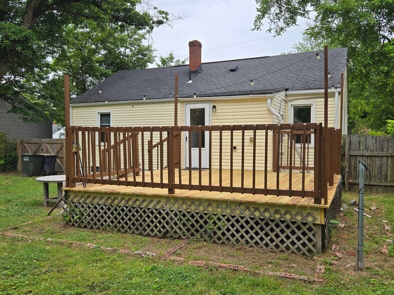 Building Photo - 1115 Stewart Dr