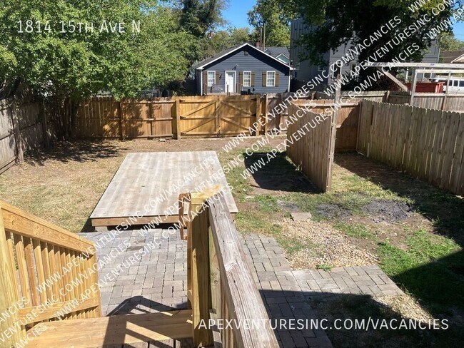 Building Photo - 1814 15th Ave N
