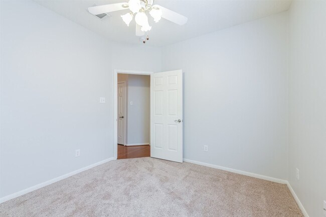 Building Photo - 14610 Farrawood Dr