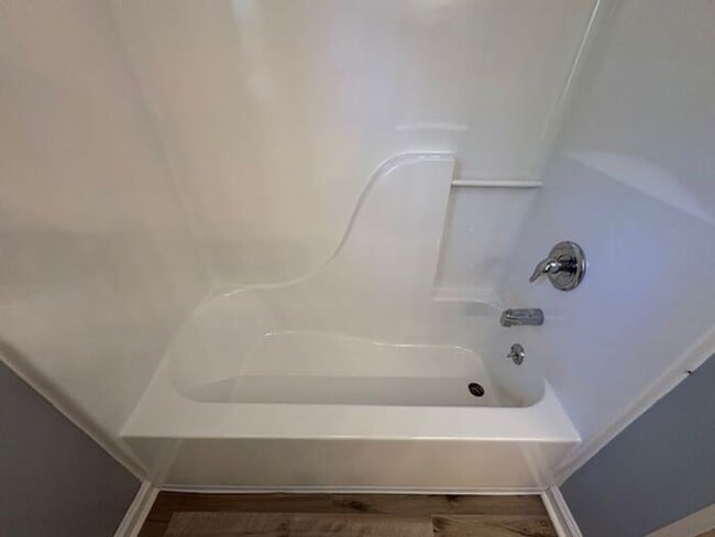 Building Photo - Recently Updated 3 Bedroom 1 Bath Home in ...