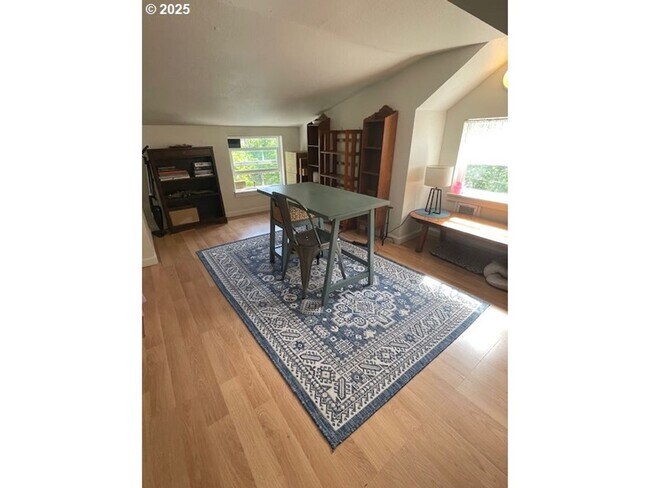 Building Photo - Home with Charm!