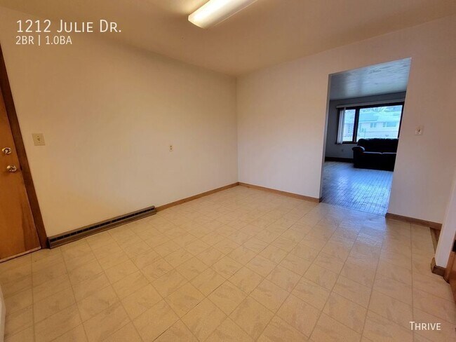 Building Photo - 1212 Julie Dr