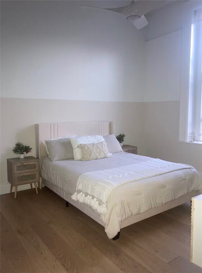 Building Photo - 30 W Broad St