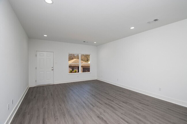 Building Photo - New Modern 3BR Home with Open Floor Plan & High-End Finishes in Little Rock!