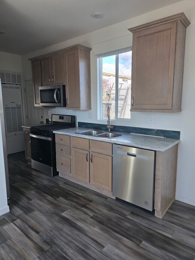 Building Photo - 2805 Alta Dr