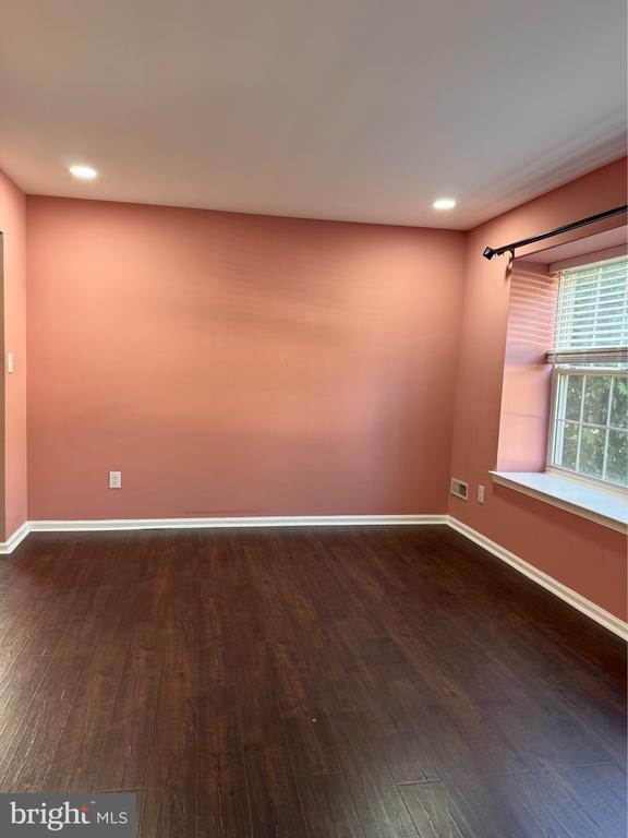 Building Photo - 5408 Essex Ln