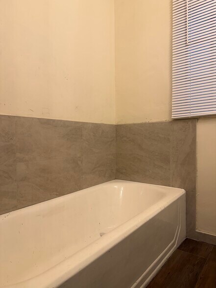 Newly plumbed tub w vintage handle - 795 N 2nd St