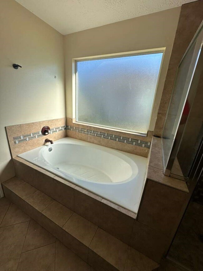 Building Photo - 5718 Straight Way