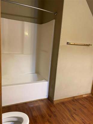 Building Photo - 10910 Shady Oaks Dr