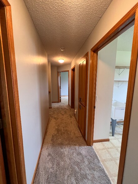 Building Photo - 54 Meadowlark Dr