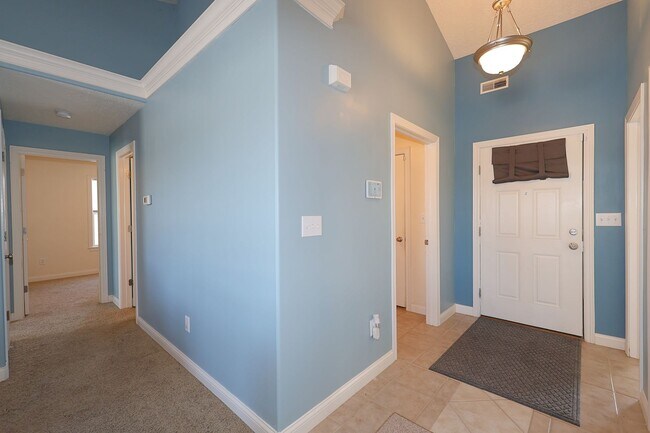 Building Photo - Spacious 2 Bedroom / 2 Bath Home Room Shar...