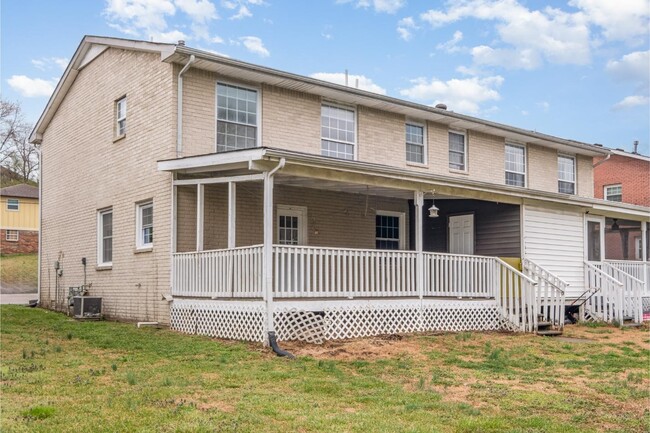 Building Photo - 765 Huntington Pkwy
