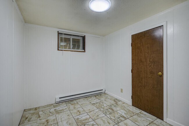 Building Photo - 12 Emery Ln