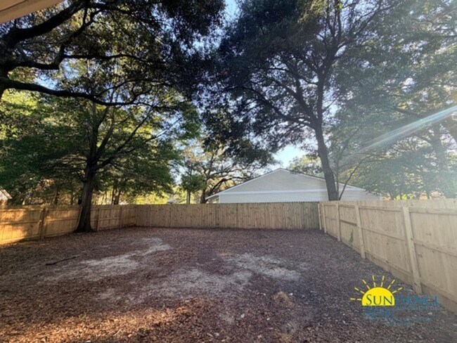 Building Photo - Charming 2 Bedroom Unit in Milton Heights!