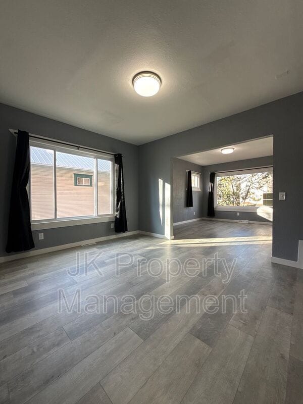 Building Photo - 1512 3rd Ave N