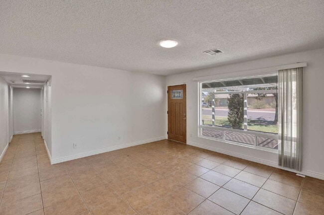 Building Photo - Charming South Scottsdale Ranch  home new ...