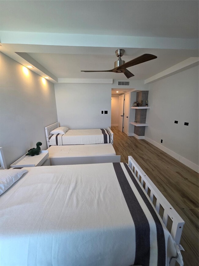 Building Photo - 5550 N Ocean Dr