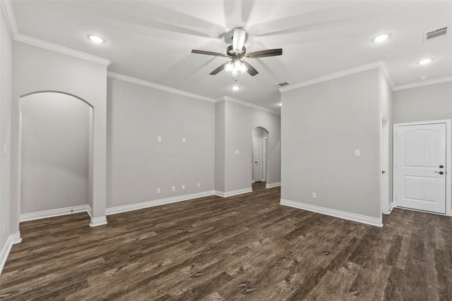 Building Photo - 1301 Brad Kellar Dr