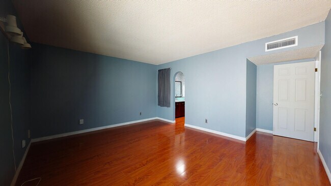Building Photo - 4842 Excalibur Dr