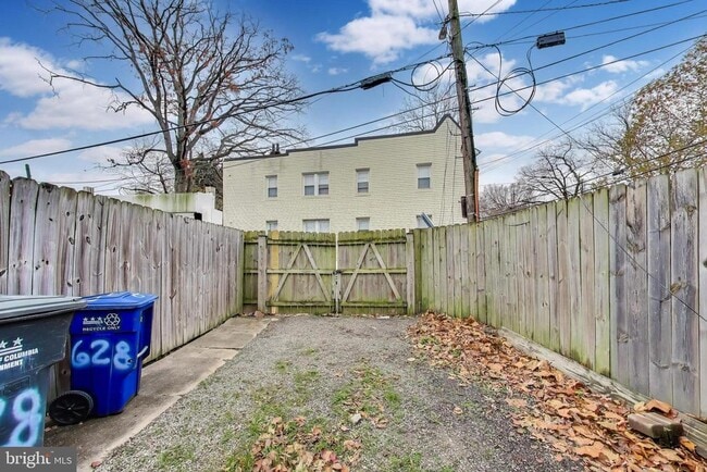 Building Photo - 628 Madison St NW