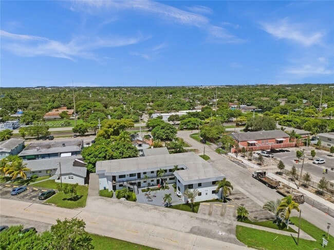 Building Photo - 114 SE 8th St