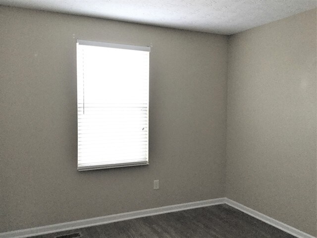 Building Photo - 161 Lakeview Dr