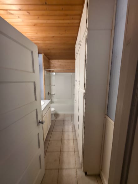 Building Photo - 105 Locust St