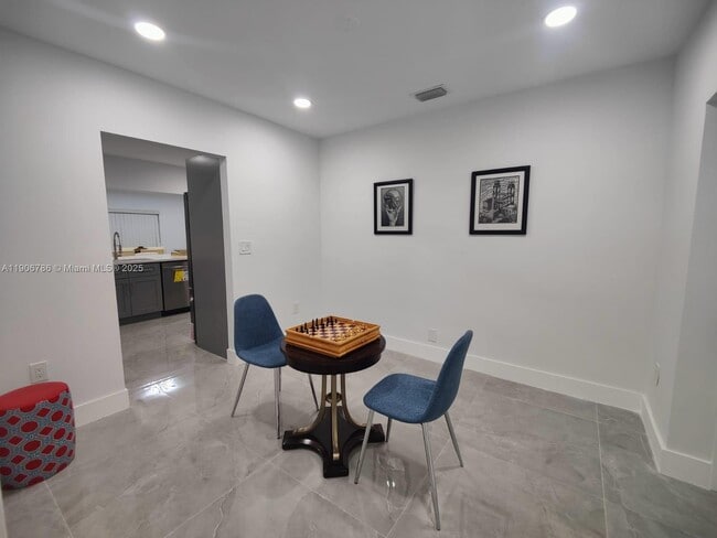 Building Photo - 5109 Banyan Ln