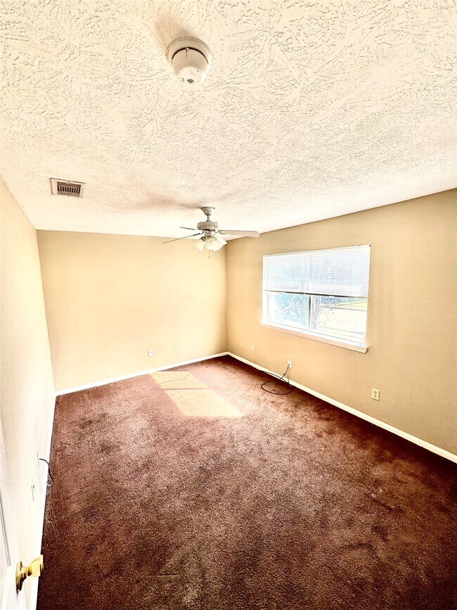 Building Photo - 5668 Birchmont Dr