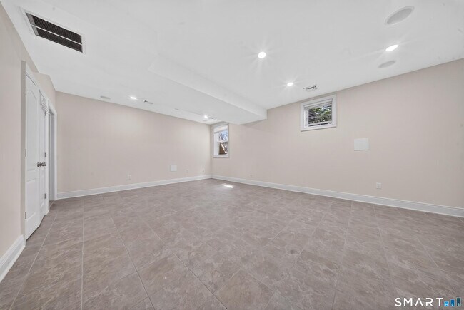 Building Photo - 88 Maple Tree Ave