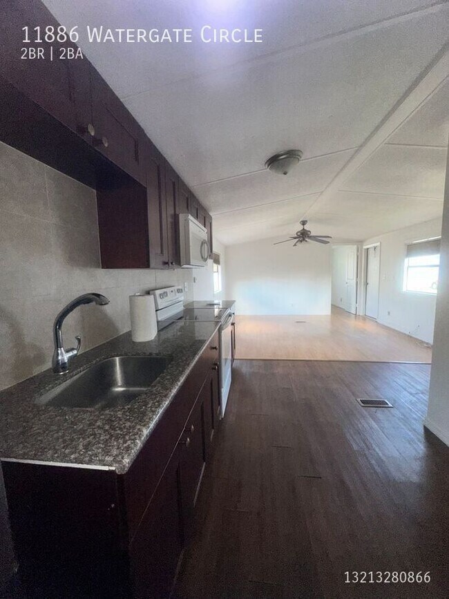 Building Photo - 11886 Watergate Cir