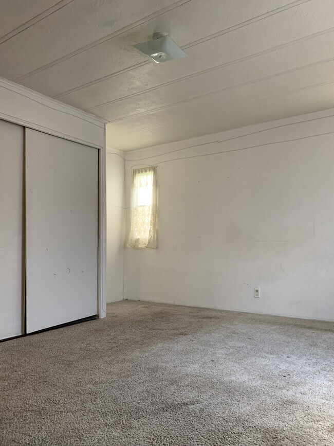 Building Photo - 5006 Willow Run Dr
