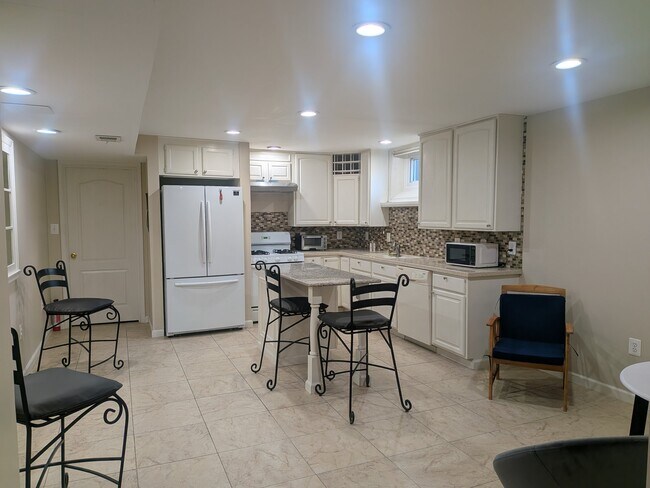 Building Photo - 13395 Caballero Way