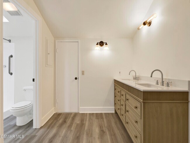 Building Photo - 3811 Lake Harbor Ln