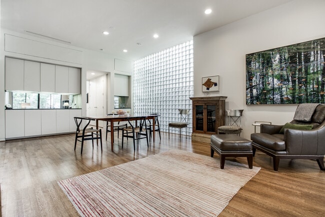 Building Photo - 4114 Normandy Ave